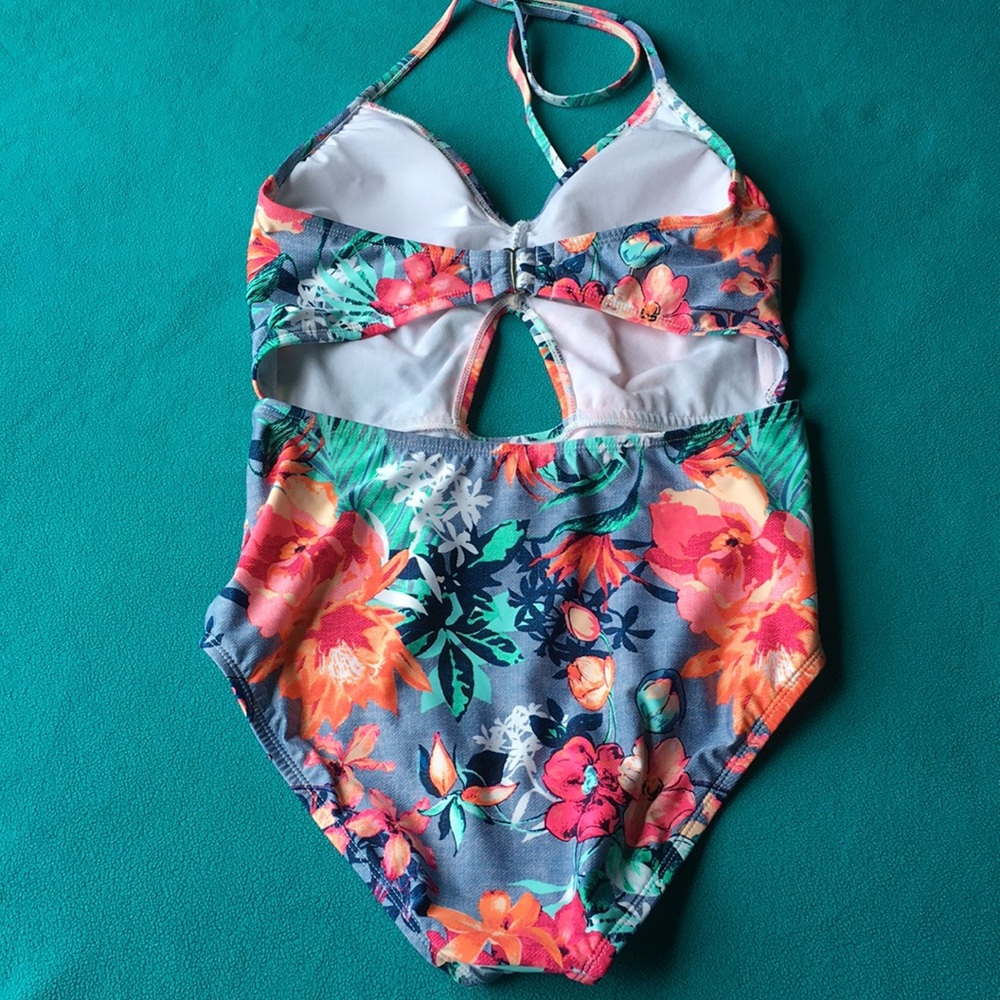 CleanWater One-Piece - Picture 3 of 8